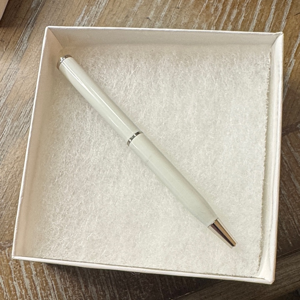 Coach White and Silver Pen